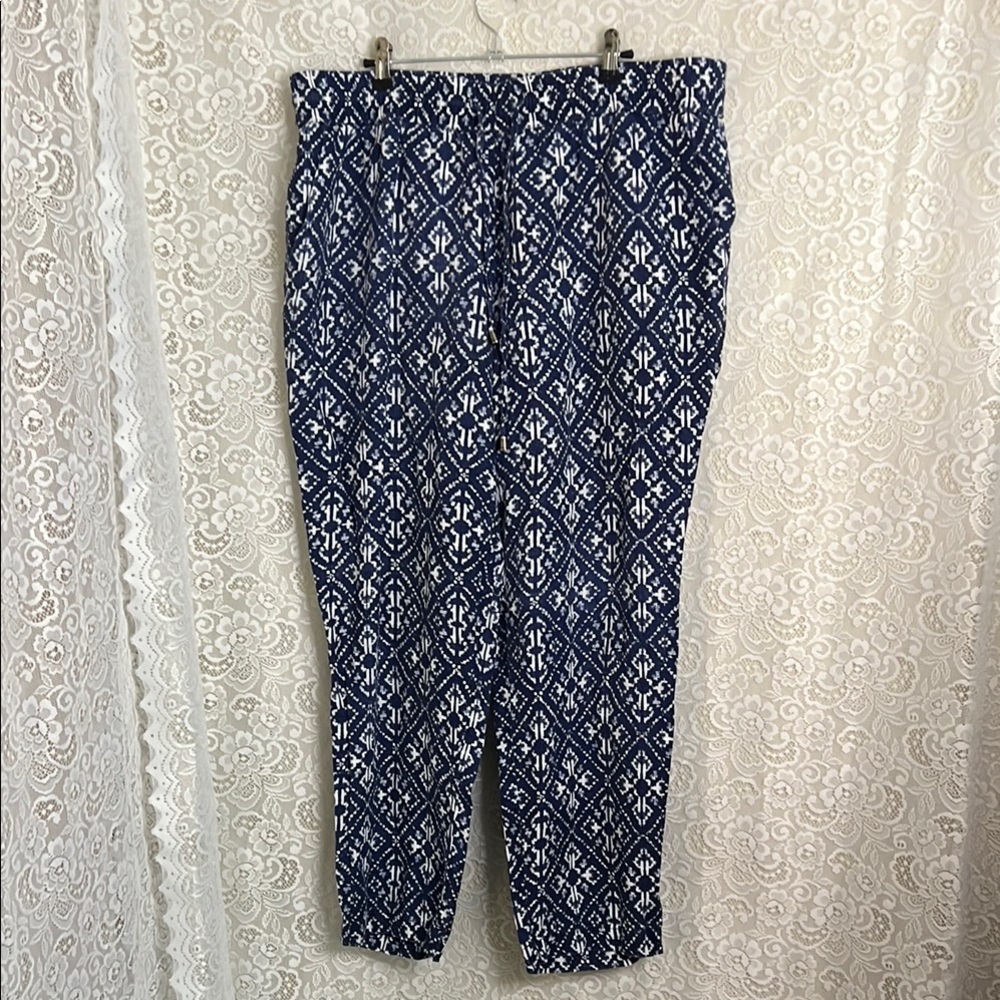 Style & Co Blue and White Cropped Pants with Floral Print 100% linen